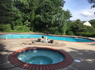 9 Glenmere Pl, Old Bridge, NJ 08857