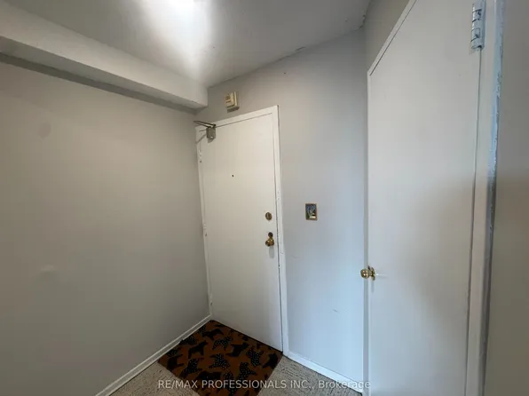 11 Wincott Dr #602, Toronto, ON M9R 2R9