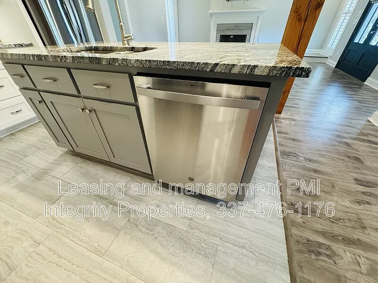 113 Oak Village Dr — Photo 11