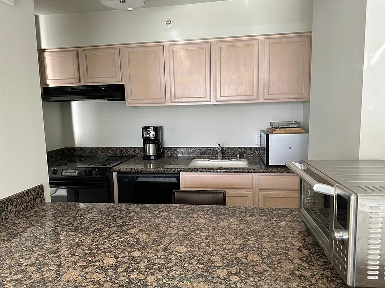 201 Ocean Ave #302B — Photo 4