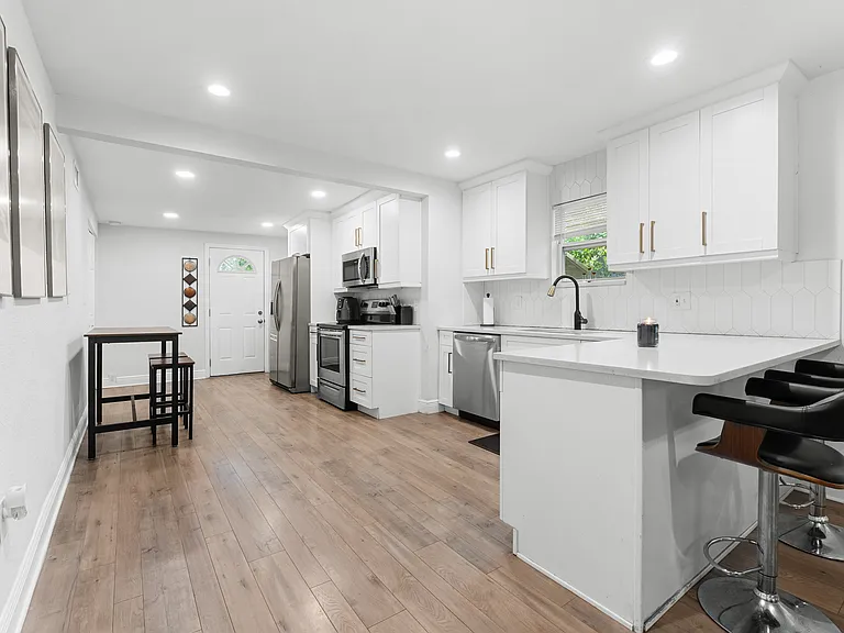 210 E Cluster Ave — Photo 9