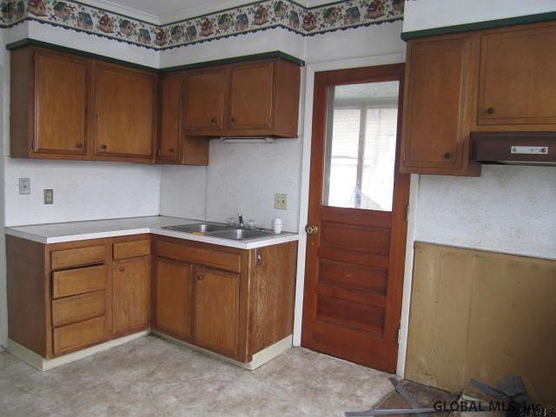 4th image of 635 E MONROE Street