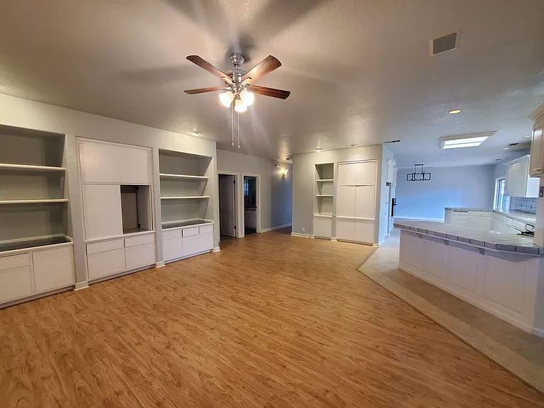 1661 Manzanita Ave — Photo 7