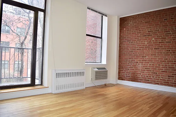 Rented by Manhattan Connection | media 16