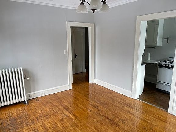 4th image of 1524 Portland Ave #308