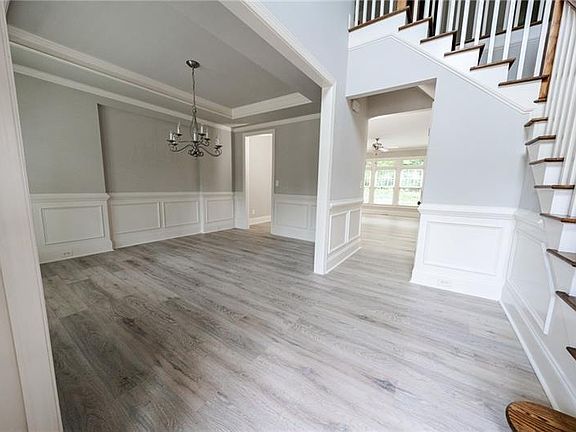 5th image of 3245 Sparling St