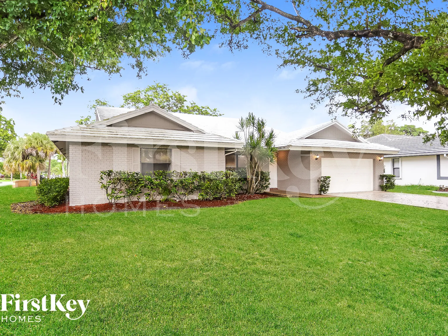 4 bed, 2.0 bath, 2975 sqft, $4,260 — Photo 2