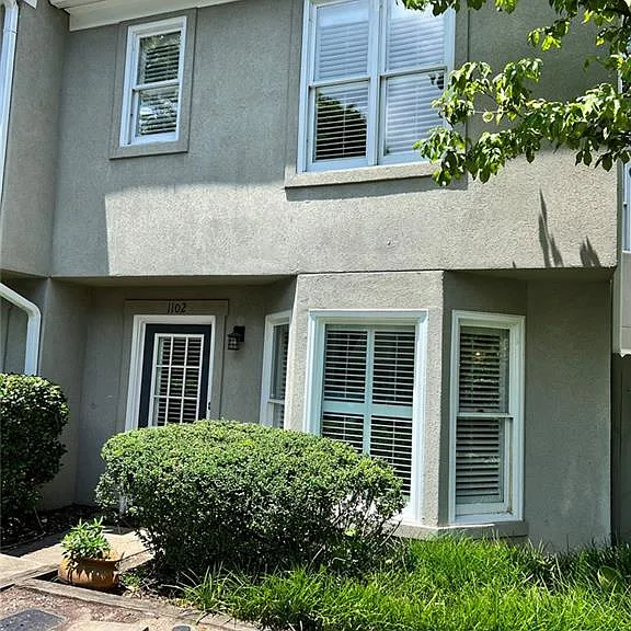 1102 Defoors Lndg NW — Photo 2