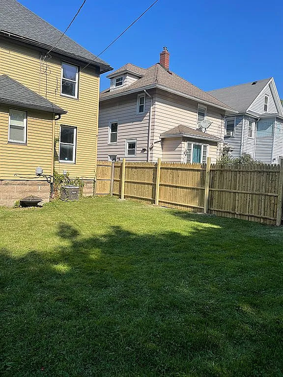 581 Birr St photo 1