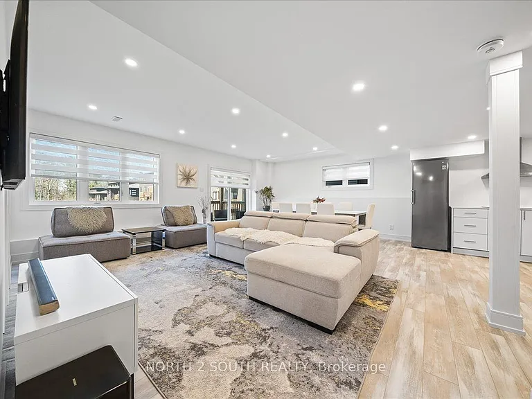 118 Berkely St — Photo 43