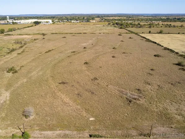 280 South Rd, Wagoner, OK 74467