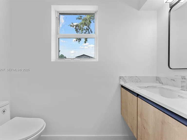 824 SE 12th Ct #828 — Photo 11