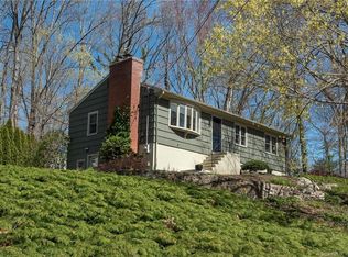 21 Old Hickory Ln, Branford, CT 06405