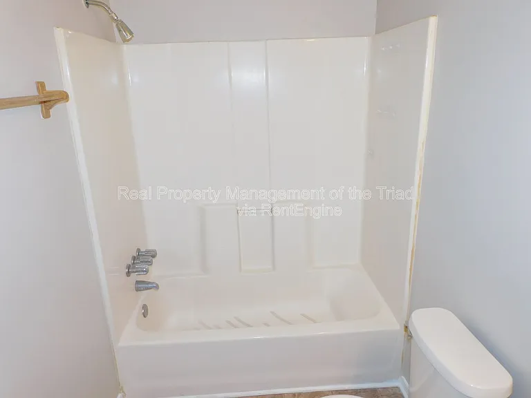 1805 Cody Ave — Photo 14
