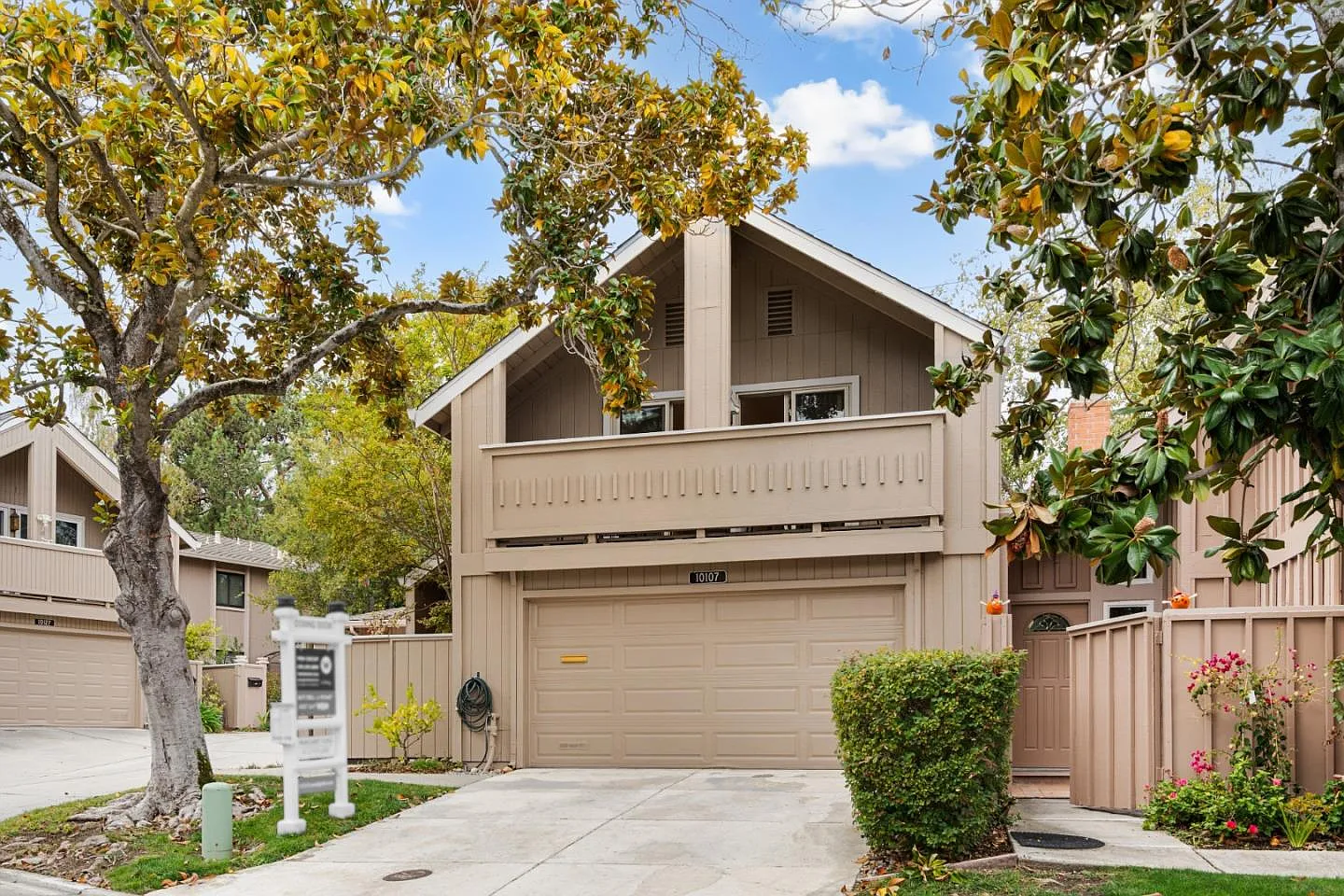 10107 Lamplighter Sq photo 1
