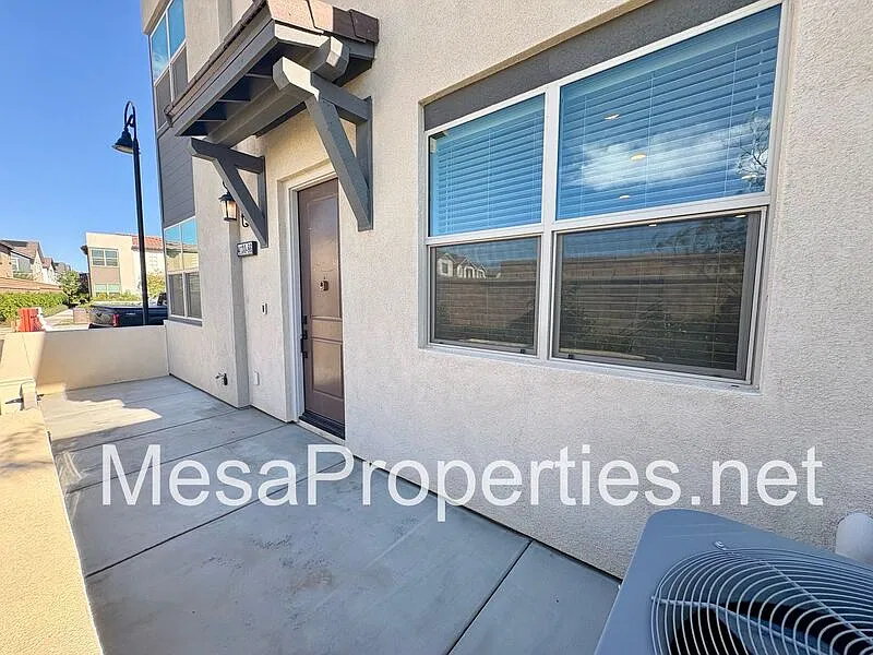 3 bed, 2.0 bath, 1628 sqft, $3,250 — Photo 3