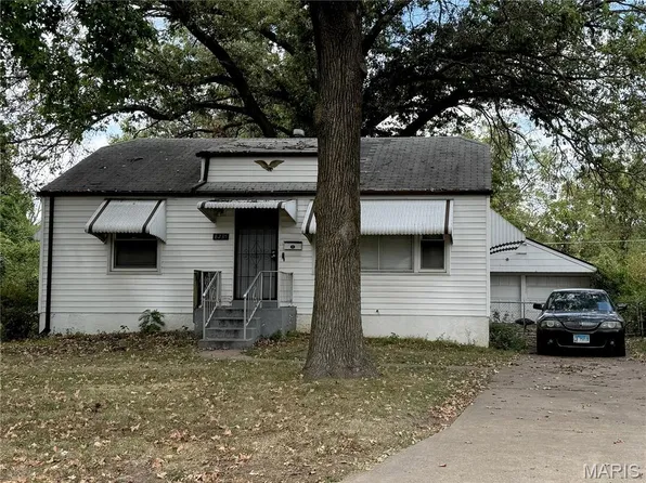 8235 Davenport Dr, Saint Louis, MO 63134