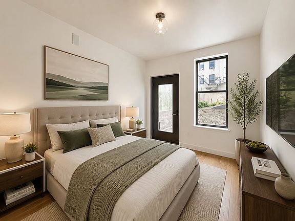 4th image of 326 Cornelia St Floor 1