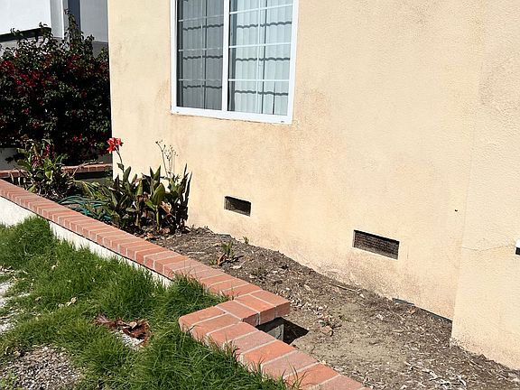 3rd image of 11633 Burbank Blvd APT B