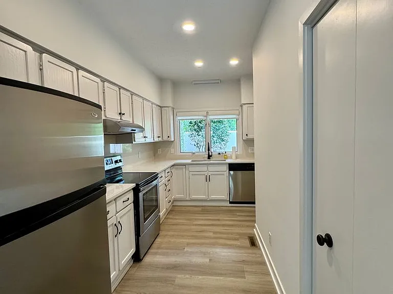 7 Dartford Ct — Photo 4