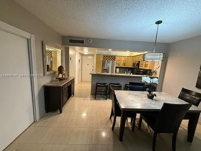 Sea Air Towers Condo — Photo 2