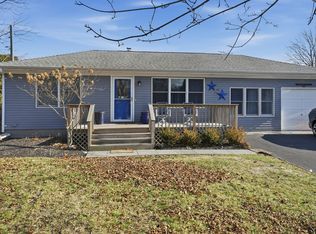 44 Oak St, Westhampton Beach, NY 11978