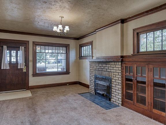 3rd image of 811 W Grace Ave