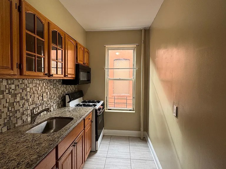 926 E 223rd St #2 — Photo 2