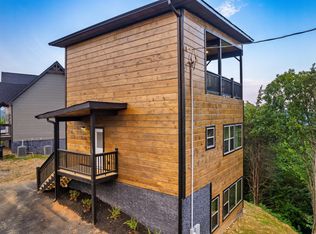 2057 Eagle Feather Dr, Sevierville, TN 37876