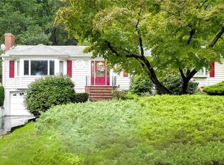 8 Heights Rd, Suffern, NY 10901