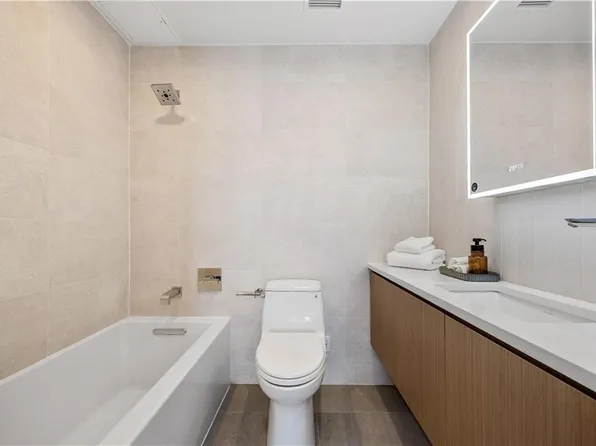 2286 Cropsey Avenue image 6 of 26