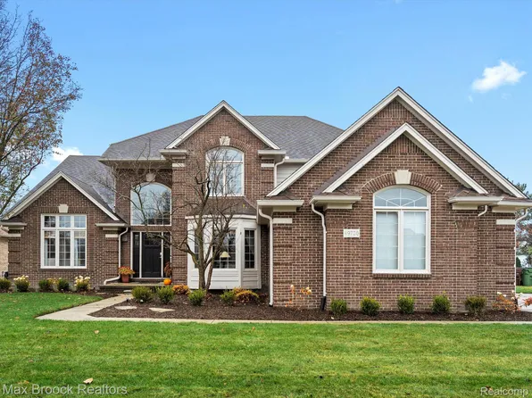 49736 Sandra Dr, Shelby Township, MI 48315