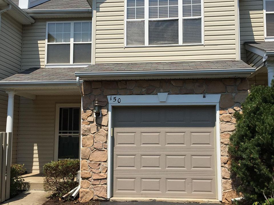 Long driveway and one car garage