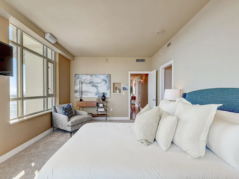 700 W Harbor Dr W #2902 — Photo 38