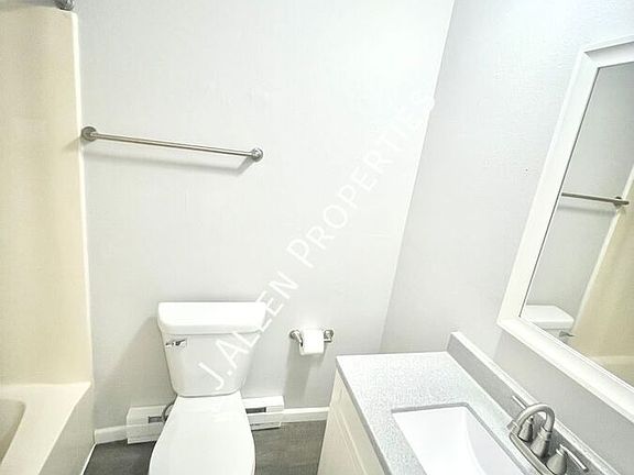 3rd image of 1806 Parker Cir #B