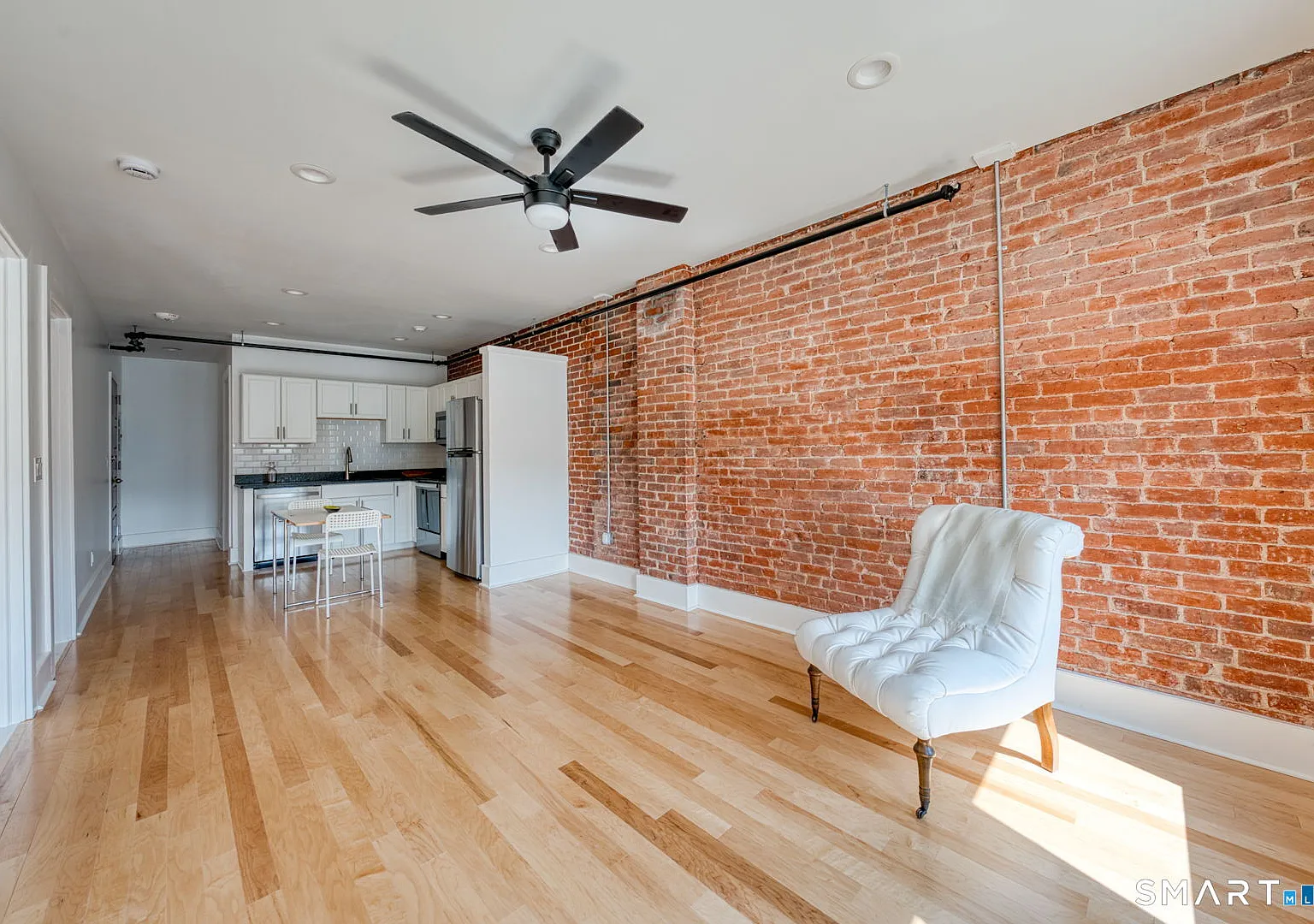 1 bed, 1.0 bath, 17489 sqft, $1,500 — Photo 2