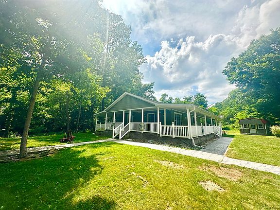 4th image of 455 Debord Rd
