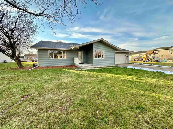 1051 Acorn Dr, Lomira, WI 53048