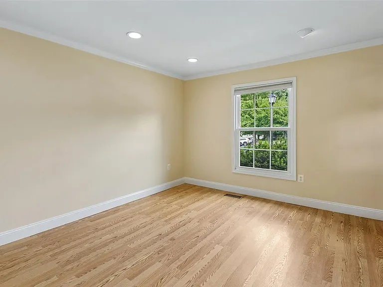 4 Kirkfield Ct — Photo 4