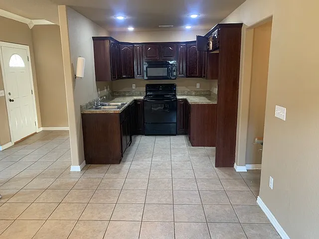 3 bed, 1213 sqft, $1,500 — Photo 2