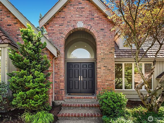 4th image of 23219 SE 47th Street