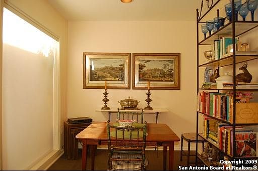 3rd image of 5423 N NEW BRAUNFELS AVE #2
