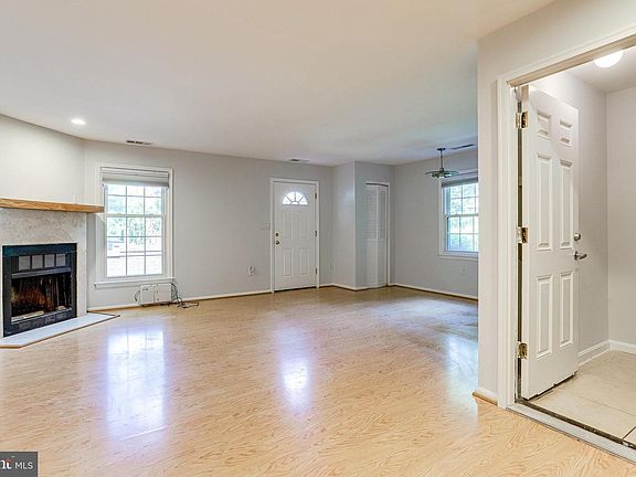 4th image of 1123 N Stafford St