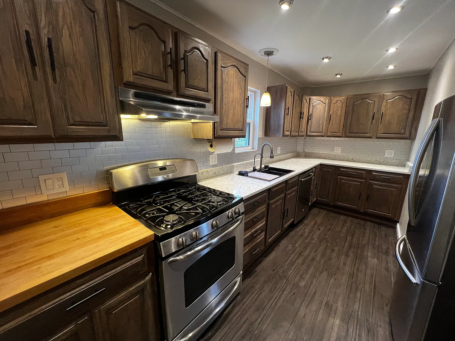 3 bed, 1.5 bath, 2000 sqft, $2,750 — Photo 4