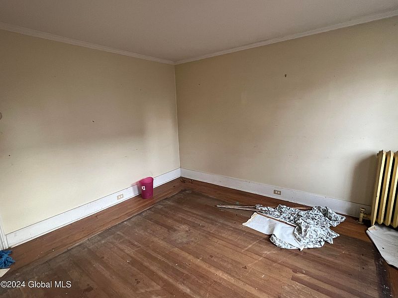 3rd image of 34 Eagle Street
