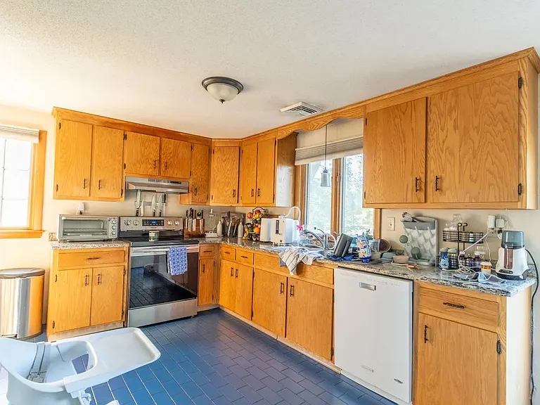 6 Russell Ave #2 — Photo 2