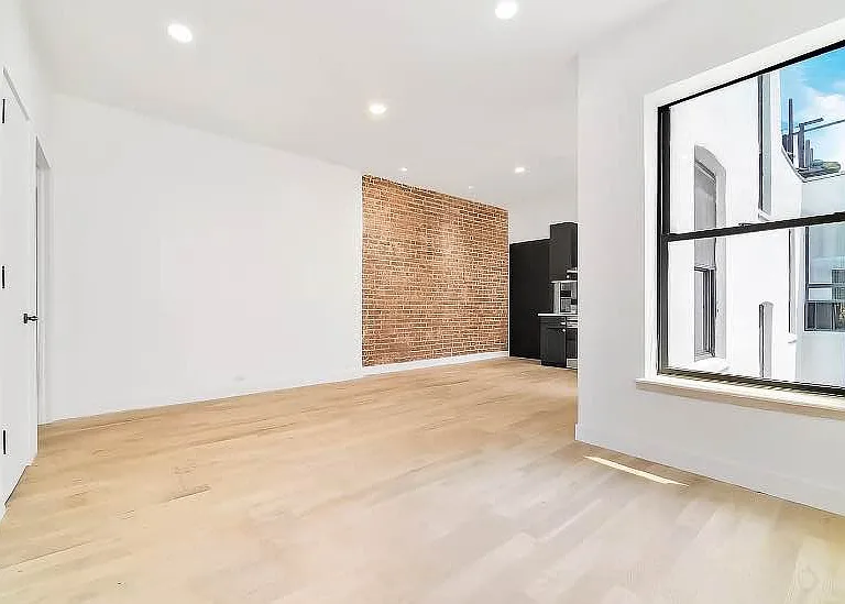 25-11 34th St #3B — Photo 3