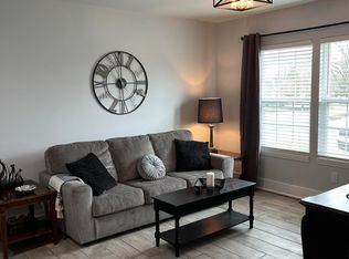 3313 Fox Trace Rd, Lexington, KY 40515