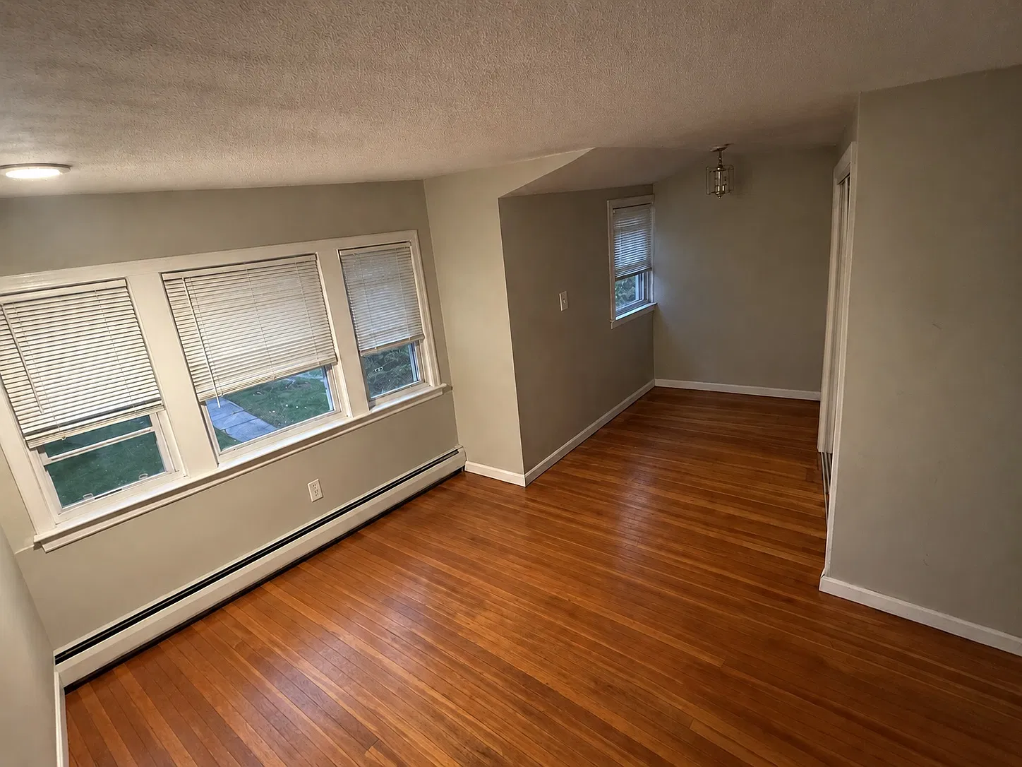 2 bed, 800 sqft, $1,600 — Photo 4