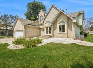 3832 Dunbar Ct, Minneapolis, MN 55443